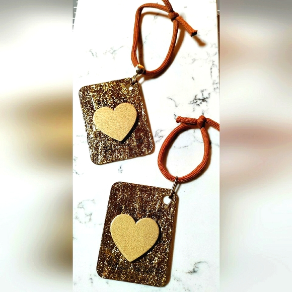 HAPPY HOLIDAYS New (2x) Handcrafted Ornaments/Bag Tags/Keychains! Golden Hearts! - Picture 6 of 7